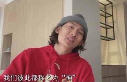 莱万助攻罗贝托再次超出，佩尼亚终场前贡献关键扑救。